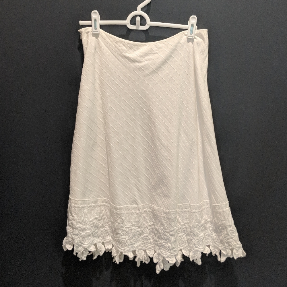 White House Black market white skirt 34 in in size 0